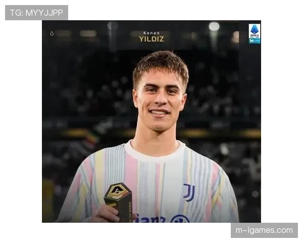 特写：打入意甲首球后，尤文小将伊尔迪兹与家人视频通话